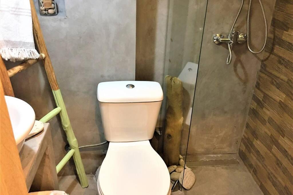 Cosy Industrial Style Little Home Just 5Minutes From Waterfront Salonic Exterior foto